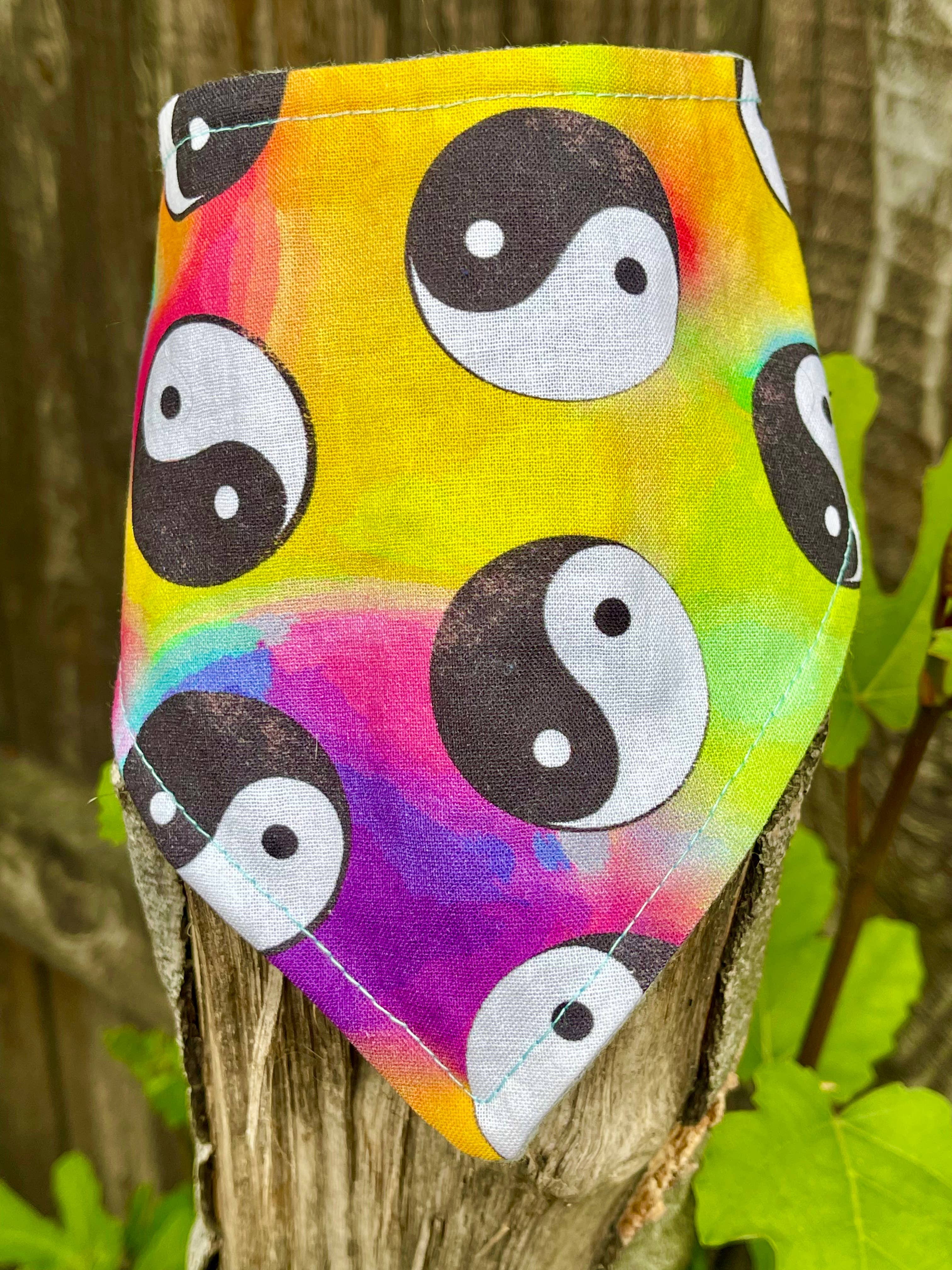 Very Vintage Designs – wholesale Pet bandana – Dog – Yin Yang Dog Bandana – Rainbow Tie-Dye Print – Eco-Friendly9
