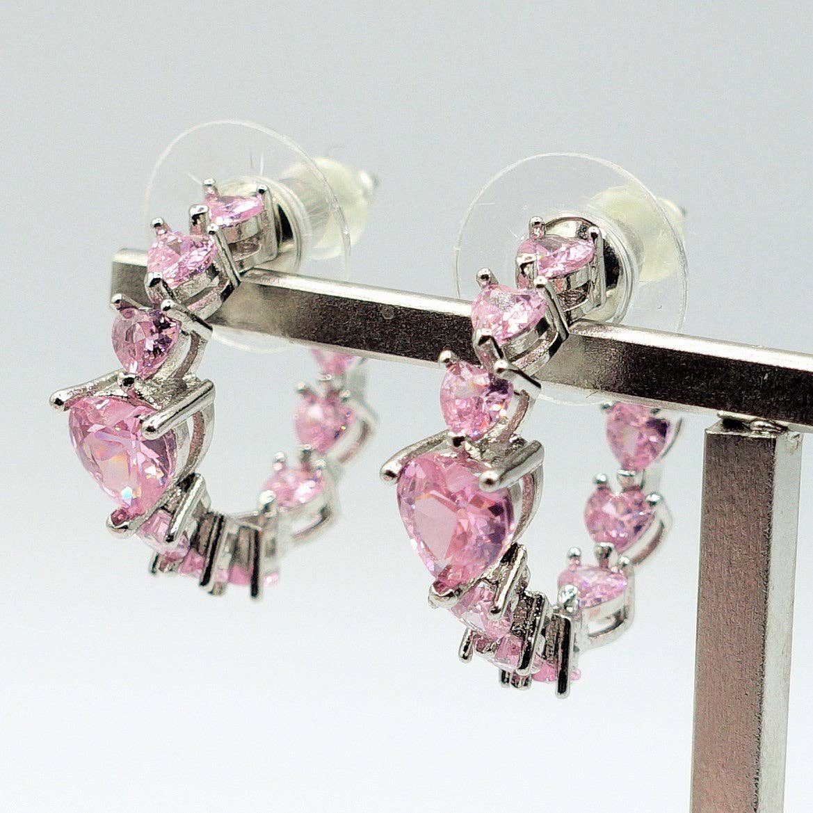 Daemon srls – wholesale Hoop-örhängen – CHERIE - STORT hjärta - orecchini en cerchio con cubic zirconia a forma di cuore16