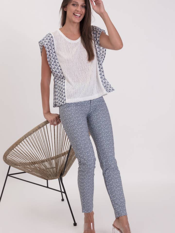 TEE-SHIRT À VOLANT BRODÉ B2B pour la vente par CMS Love