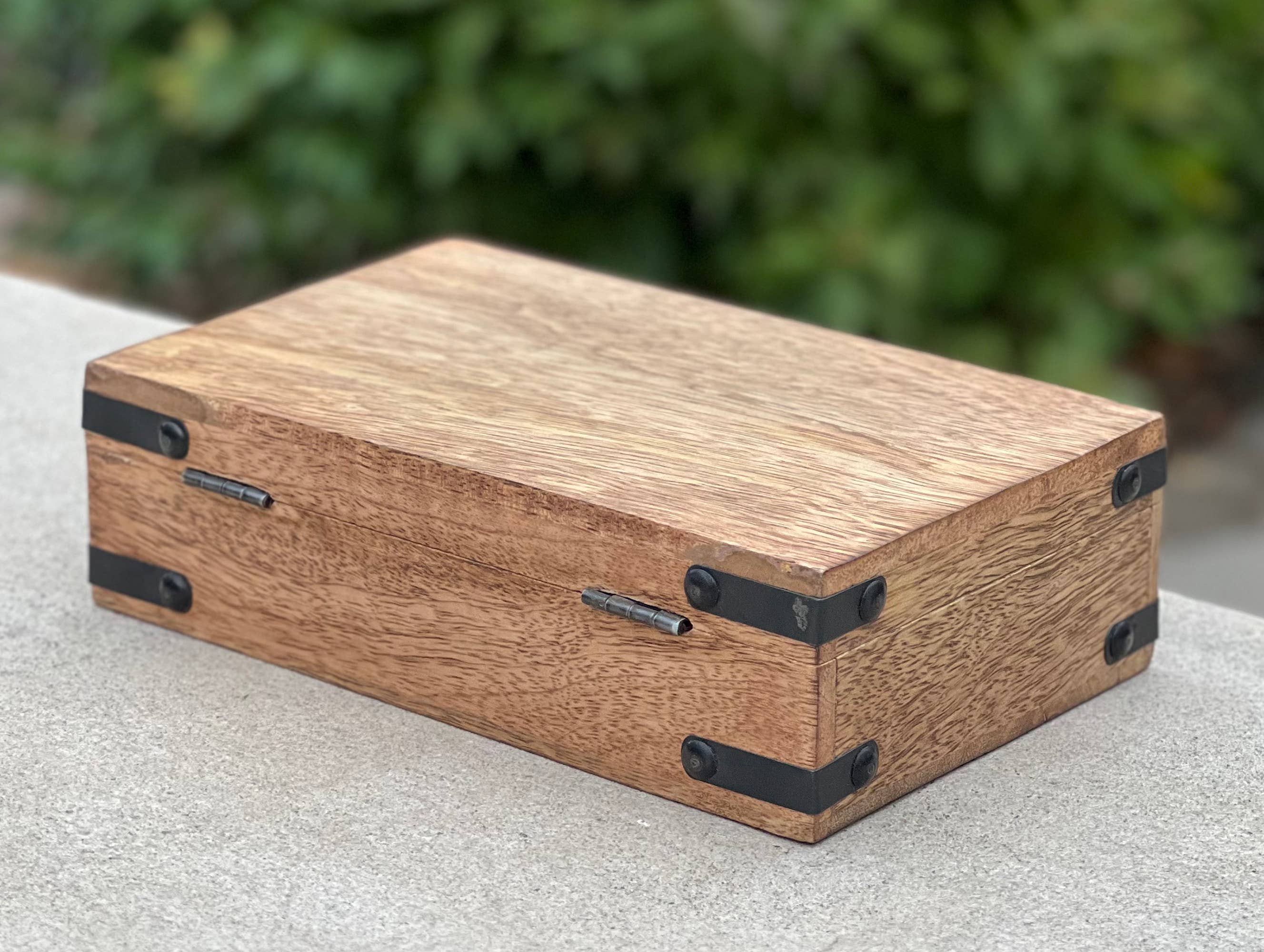 Lungta Imports – wholesale Smyckeskrin och organisatörer – Handsnidade smycken prydnad minnessak trä förvaringslåda7