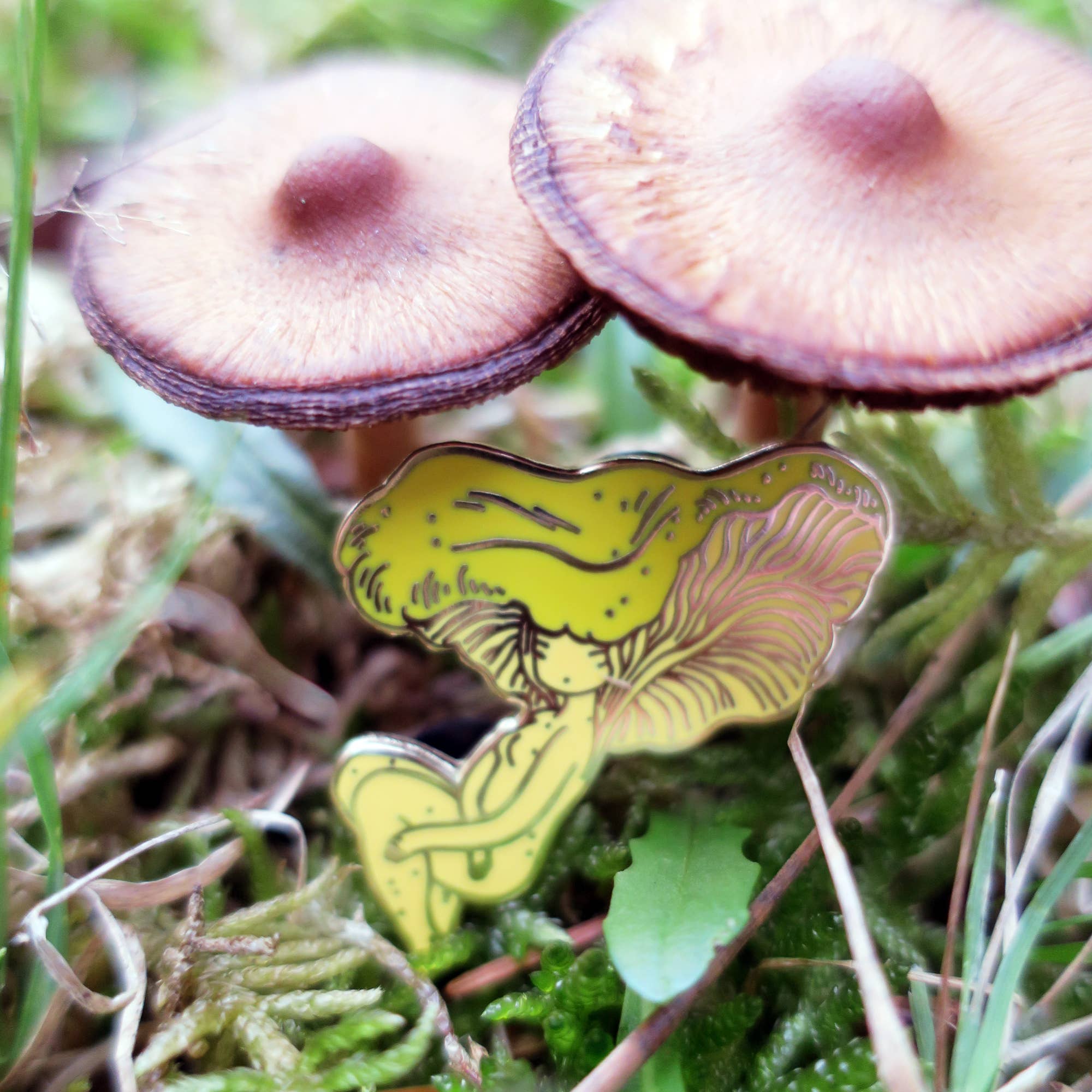 Stasia Burrington Illustration - Wholesale Broche - Pin - Mushroom Girl (Cantharelle) - hard emaille1