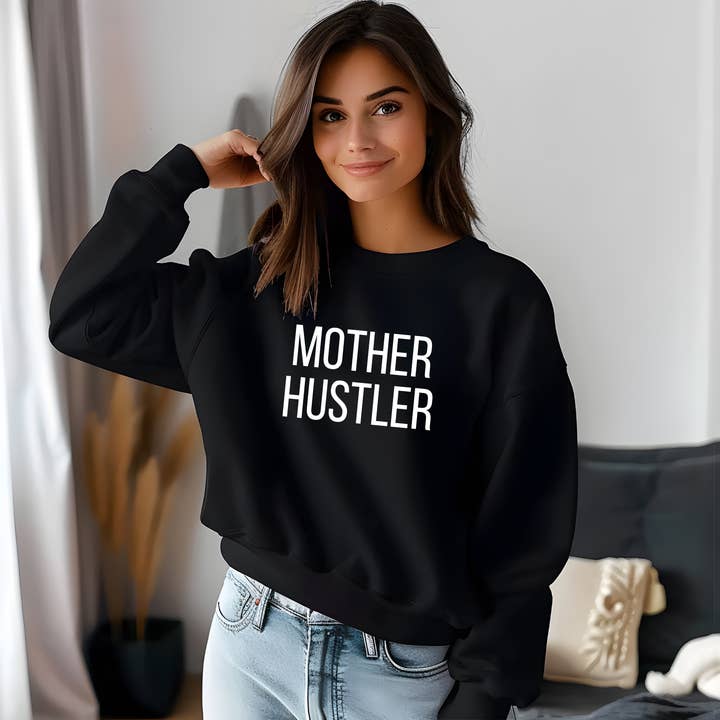 Pull ras du cou Mother Hustler pour la vente par Girl Gang Boutique