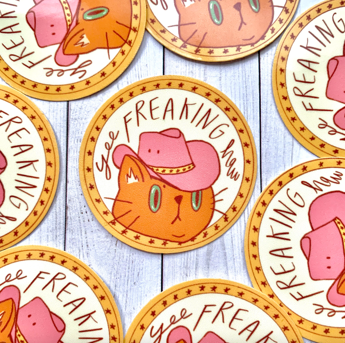 Happyish Brand – Adesivo por atacado – Adesivo de gato Yee Freaking Haw - estampa de gato cowboy3