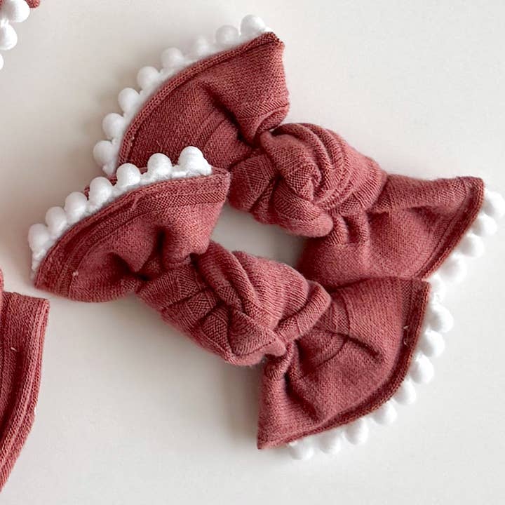 Fermagli per capelli in argilla a coste larghe BloomCLIPS o fascia in nylon per la vendita all'ingrosso da parte di Bloom Headwraps