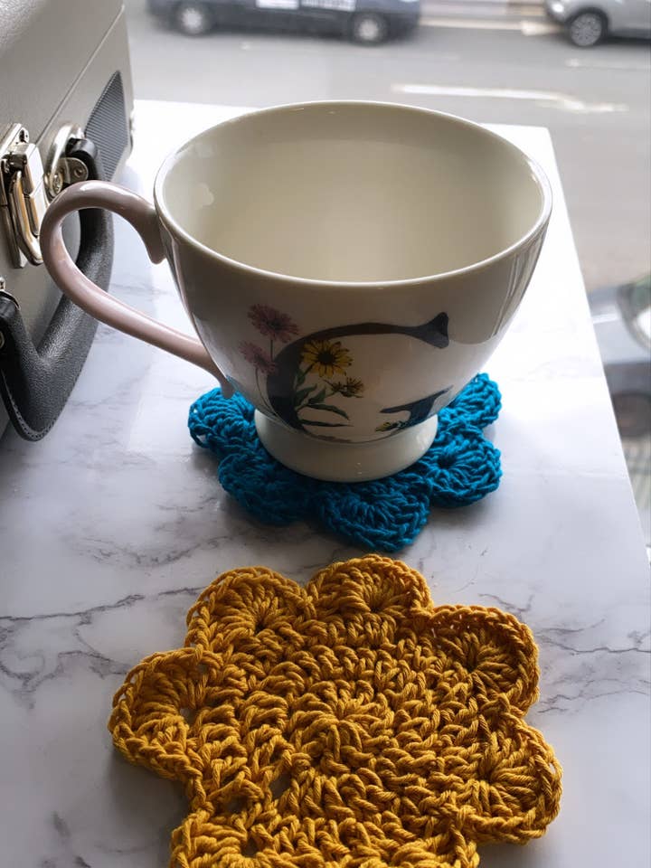 Crochet Daisy Drinks Coaster for wholesale by CrochetByGe