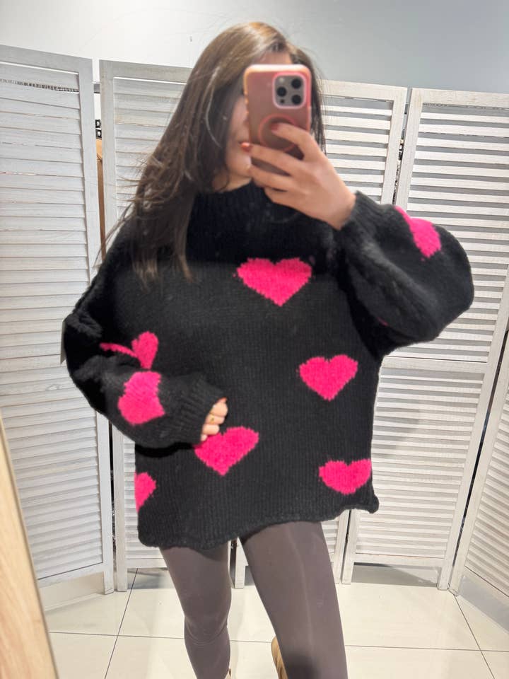 Maglione con motivi a cuori per la vendita all'ingrosso da parte di VICTORIA&ISAAC