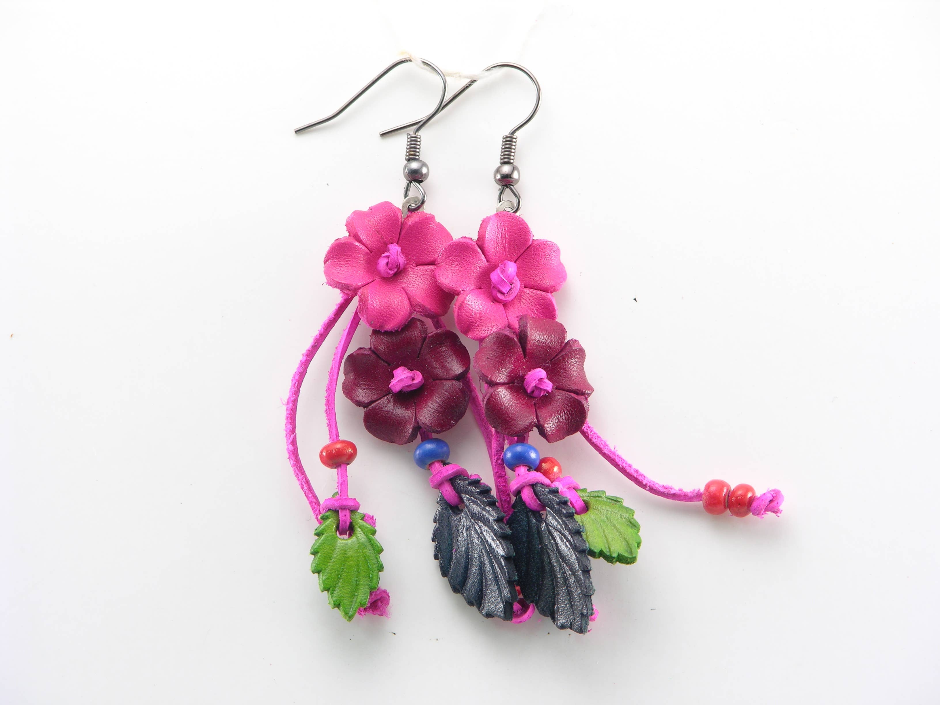 Sunflower Handmade leather inc - Venta al por mayor Pendientes colgantes - pendientes de piel con flores, colores surtidos