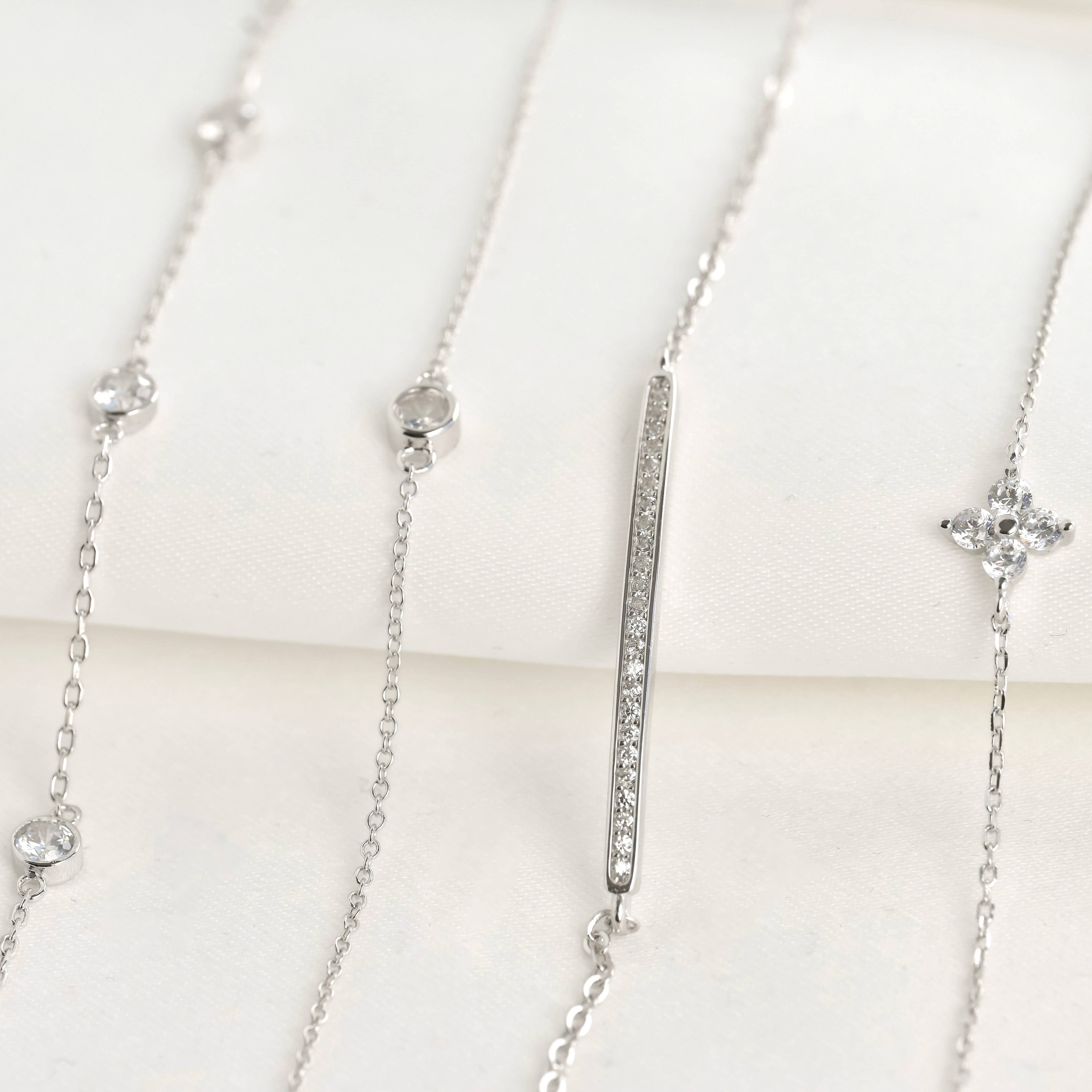 Blueyejewelry – Engroshandel Armbånd med vedhæng – Sølvarmbånd med diamanter - Bezel-armbånd - Kløverarmbånd6