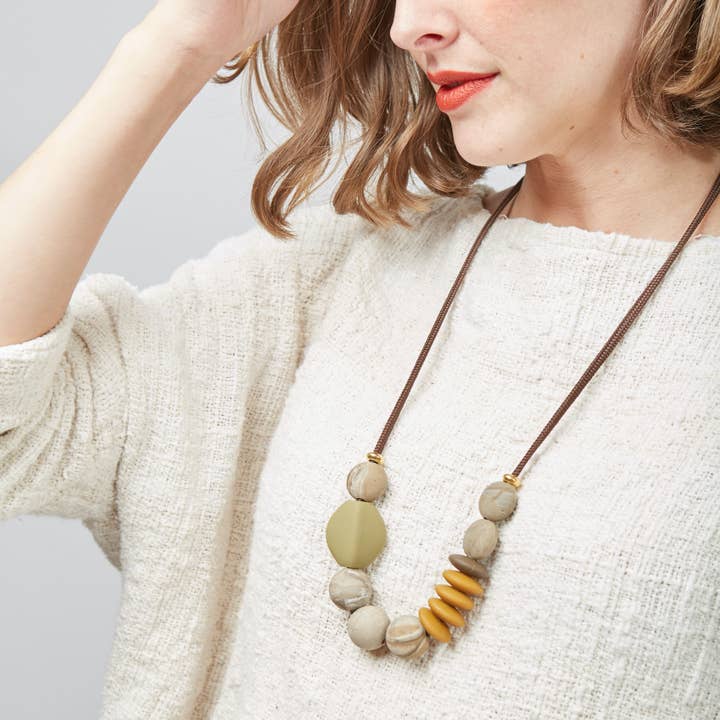 January Moon - Wholesale Teething Necklace - Baby - Saddle Signature Teething Necklace