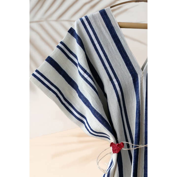 Håndvævet kaftankjole marineblå 16 for engroshandel hos MIASETA