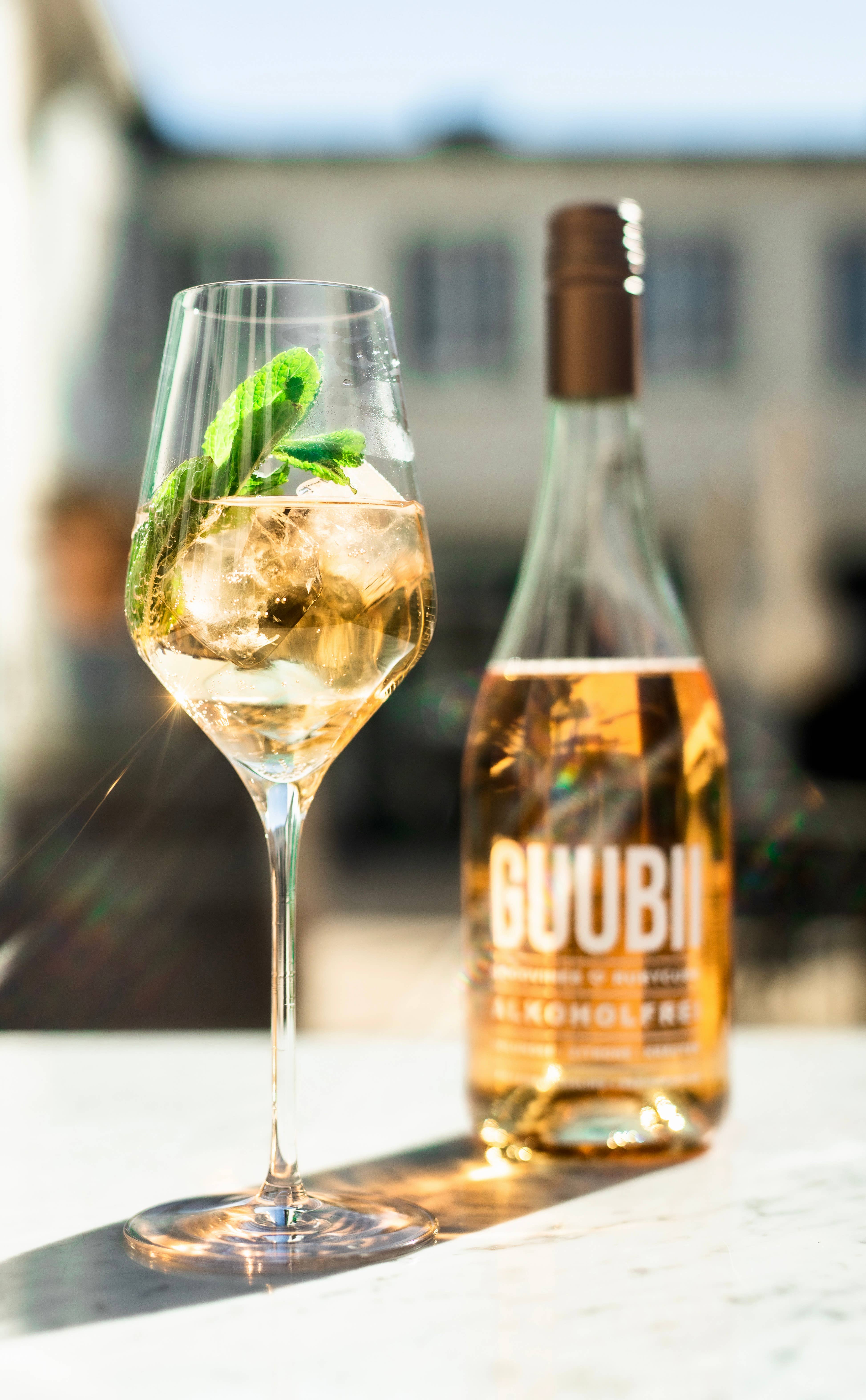 Goodvines Getränke GmbH - Wholesale Non-Alcoholic Spirits/Wine/Beer - non-alcoholic wine appetizer 0.75l | GUUBII elderber/lemon2