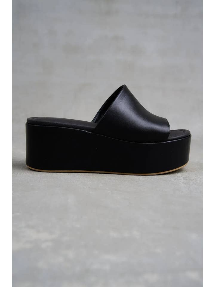 Nenya Fashion Limited – wholesale Sandals – Women's – VIM Leather Platform Sabots3