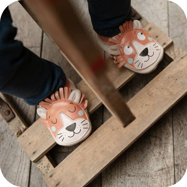 LAIT ET MIEL - Wholesale Pantoffels - Baby - Extra zachte leren babyslofjes Lion4