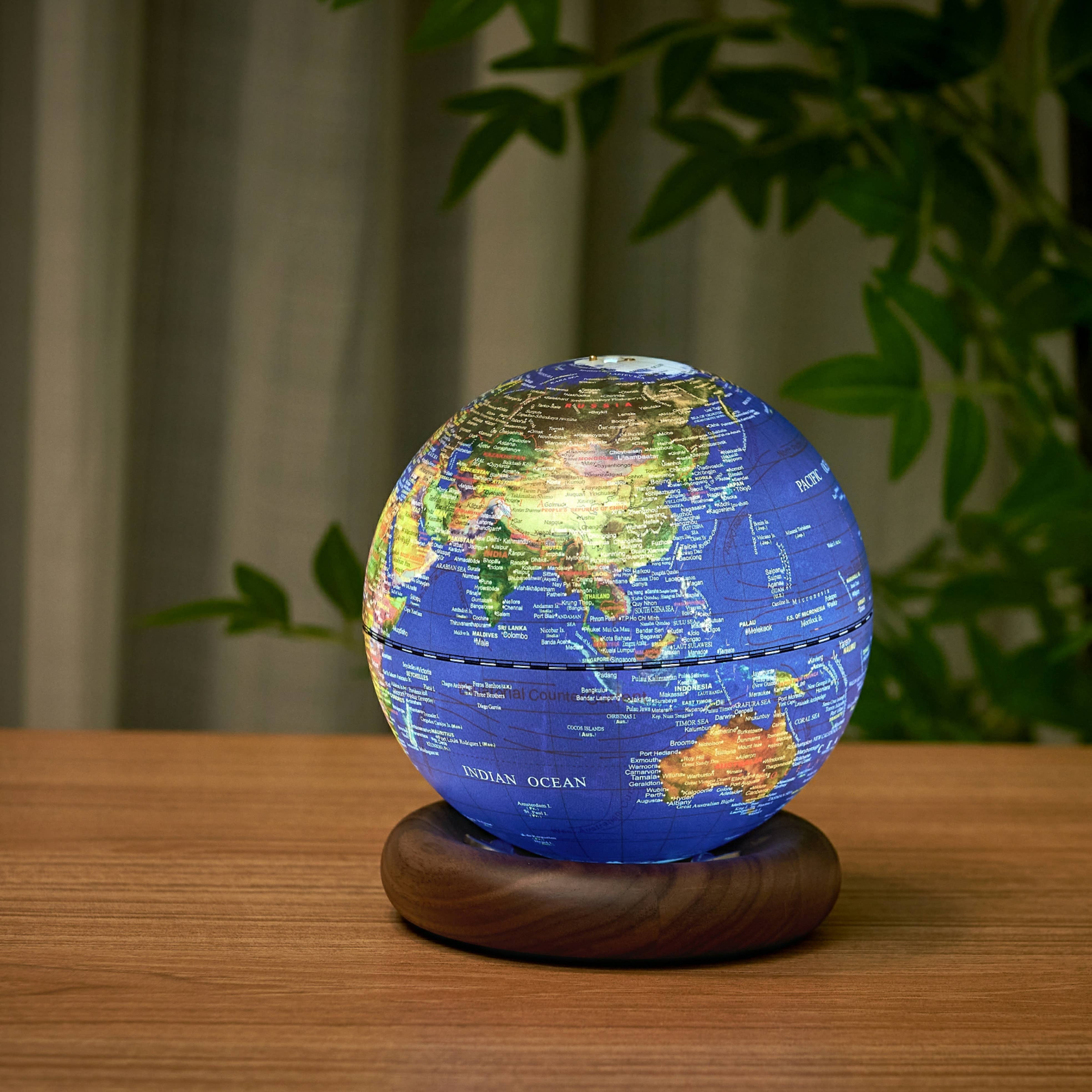 Gingko Design - Wholesale Desk Globe - Mini AtlasGlobe Light0