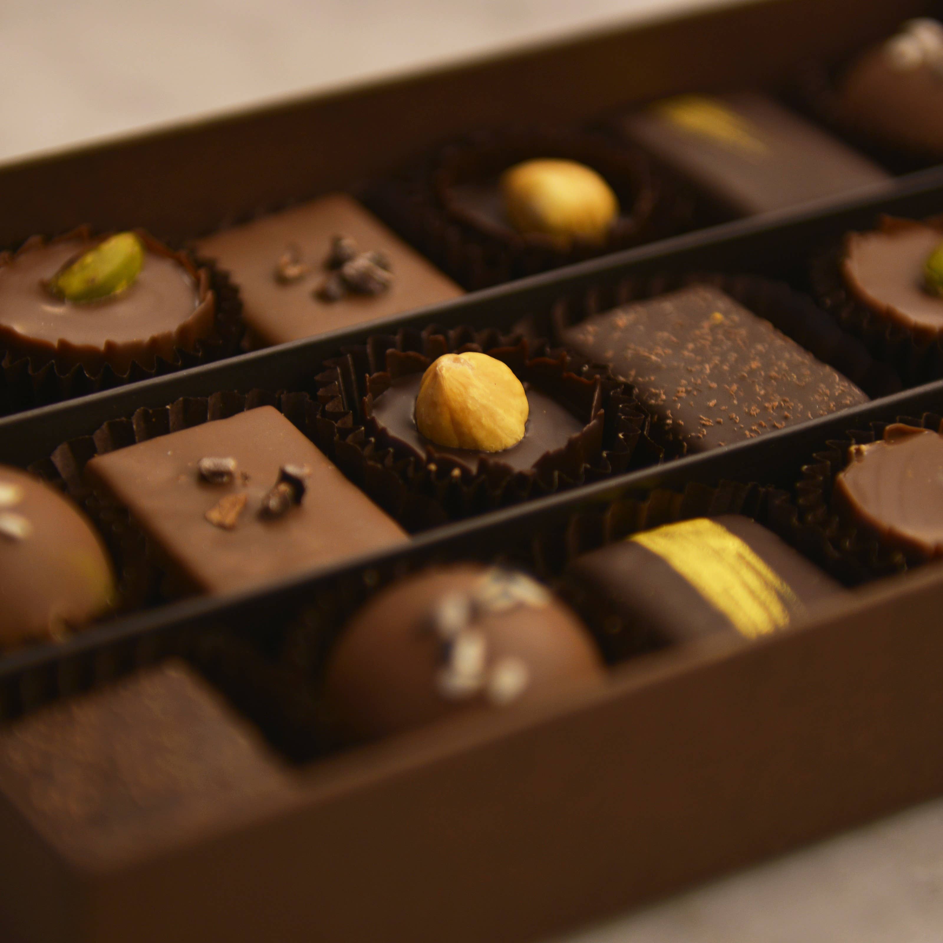 Melt Chocolates - Wholesale Chocolate box - Chocolatier Gift Box of 18 Pieces2