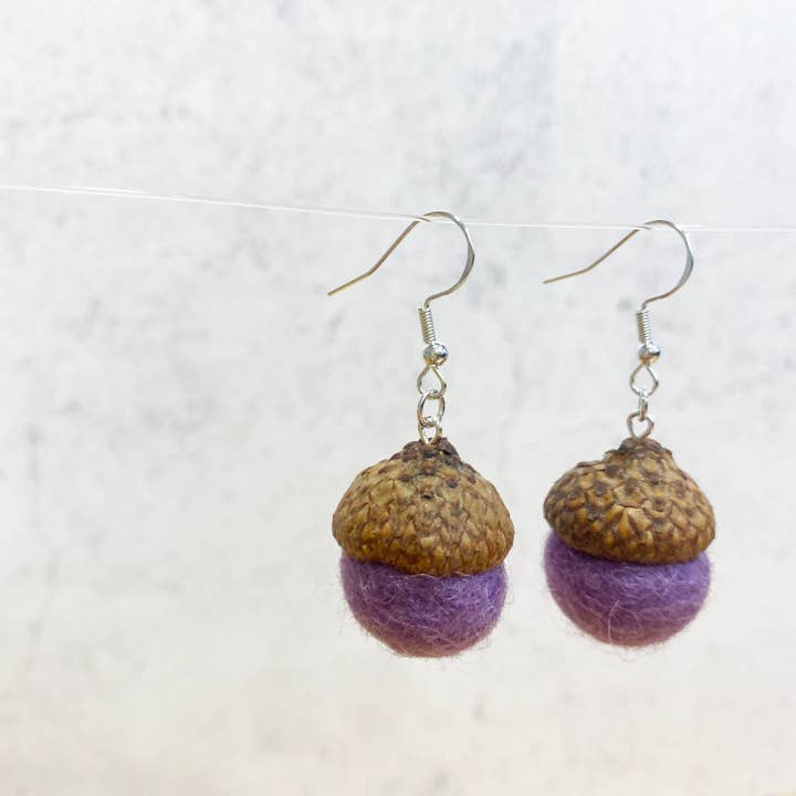 Oakwind Hollow - Vente Boucles d'oreilles pendantes - Boucles d'oreilles en forme de gland en feutre Lavender Fall Woodland Jewelry1