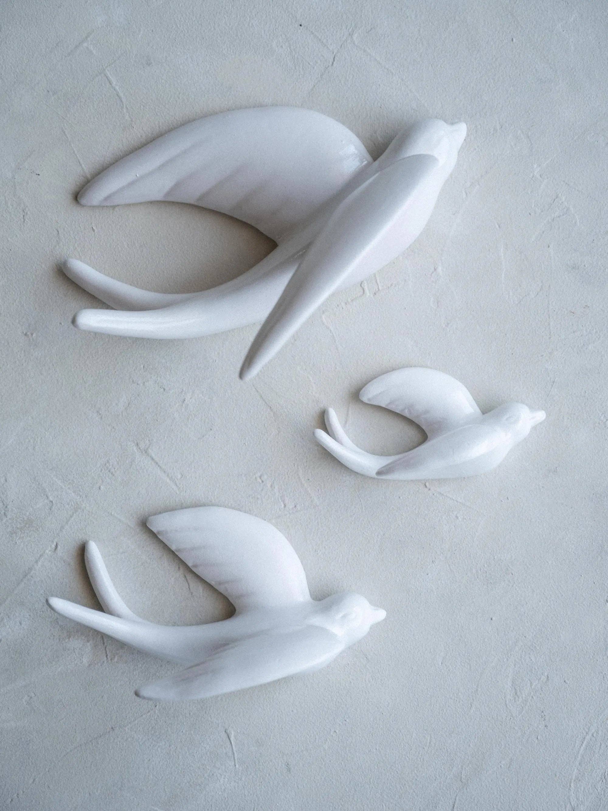 CerAmor Cerâmica – Großhandel 3D-Wandkunst – Satz von 3 bemalten Seitenschwalben8