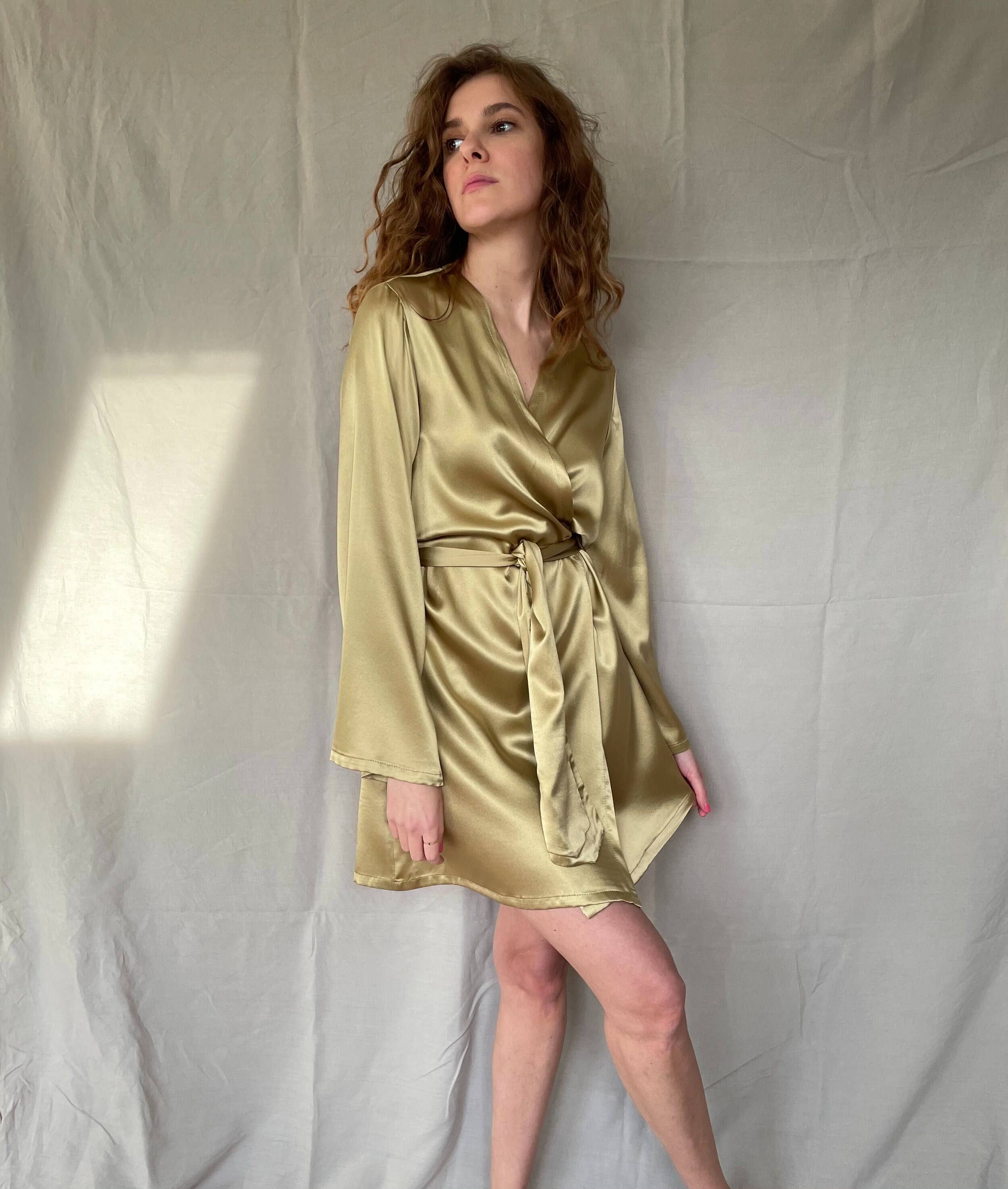 Flair Copenhagen – Engroshandel Morgenkåbe - Dame – Silkekjole i guld1