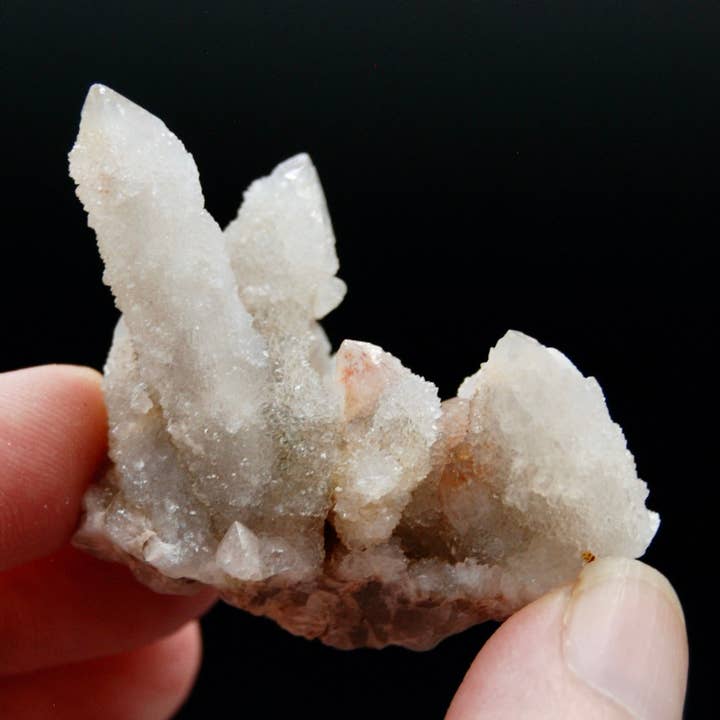 Ensemble de cristaux de quartz Pink Fairy Finger de 2 pouces, petit cristal de quartz Druzy Goblin Spirit, Afrique du Sud 20 pour la vente par Caspar Curiosities