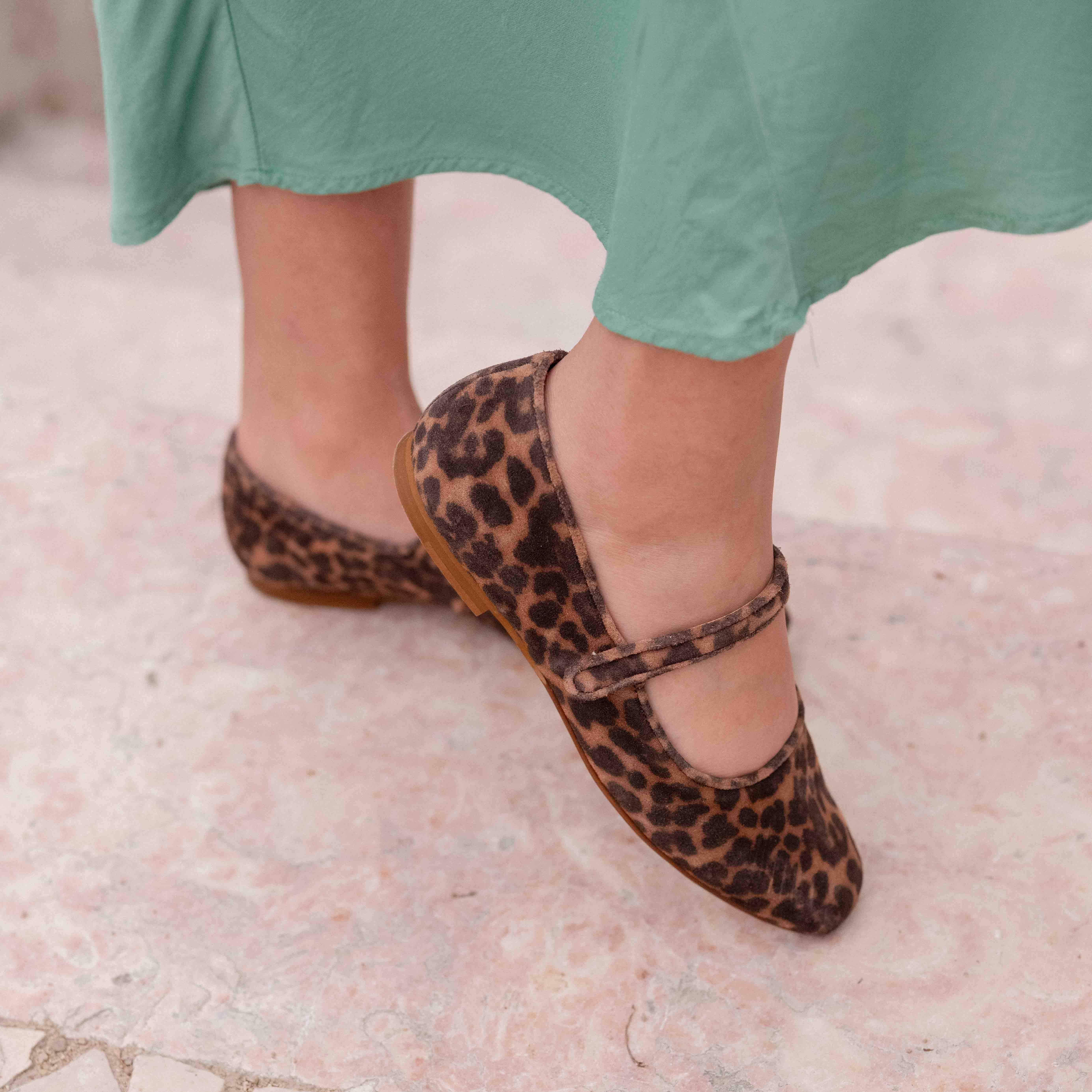 mokka Pass Ballerina, pattern velvet for wholesale on Faire7