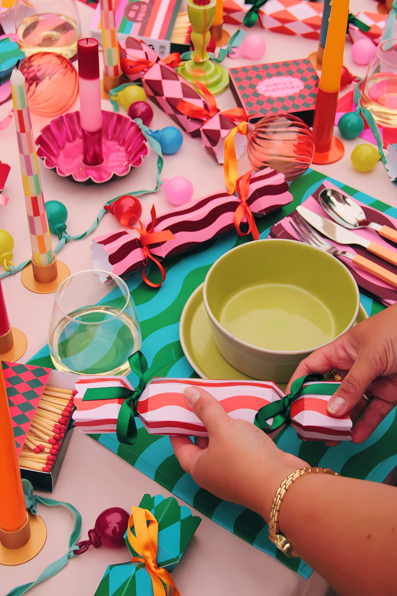 Maddison Ball Creative – Decoração de Natal por atacado – Estaladiços de Natal com Padrão de Riscas Laranja e Rosa Blush2