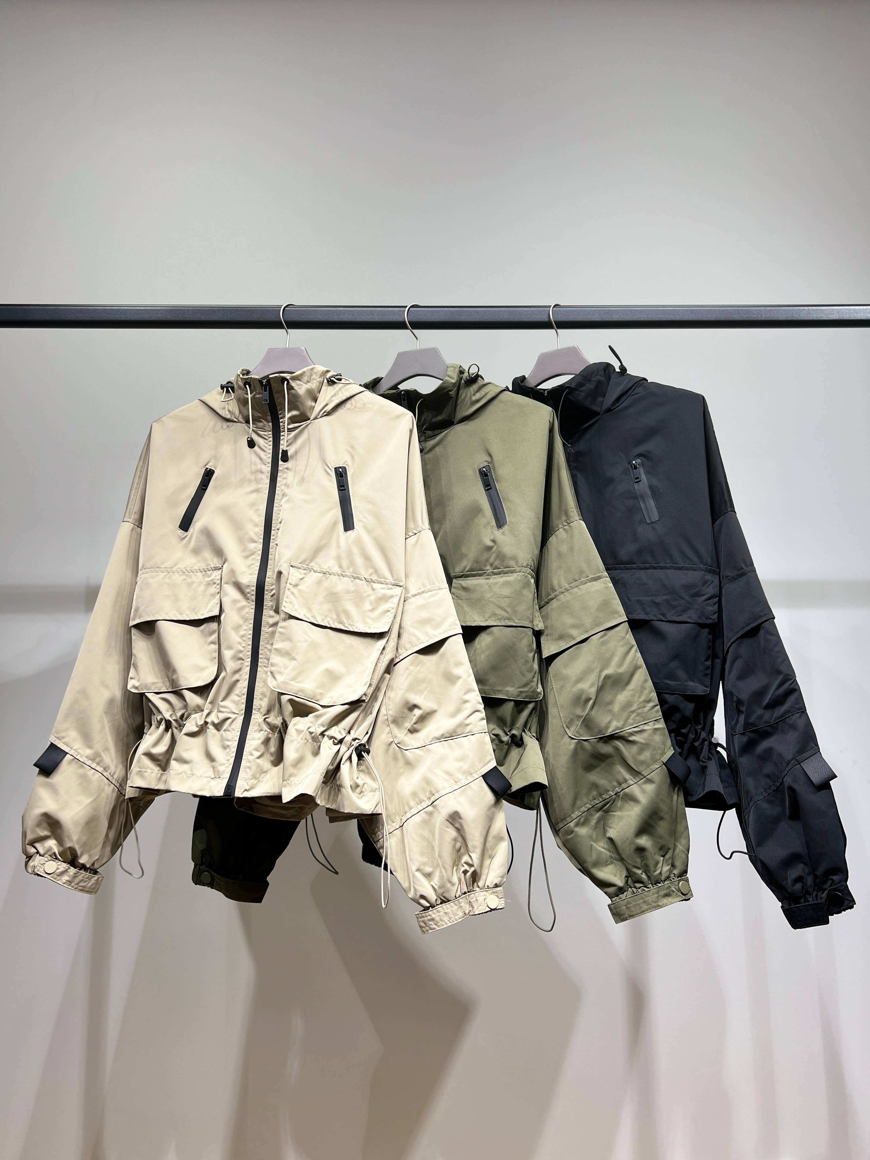 L'Emotion - Vente Veste – femme - Veste Techwear Imperméable à Capuche Ajustable5