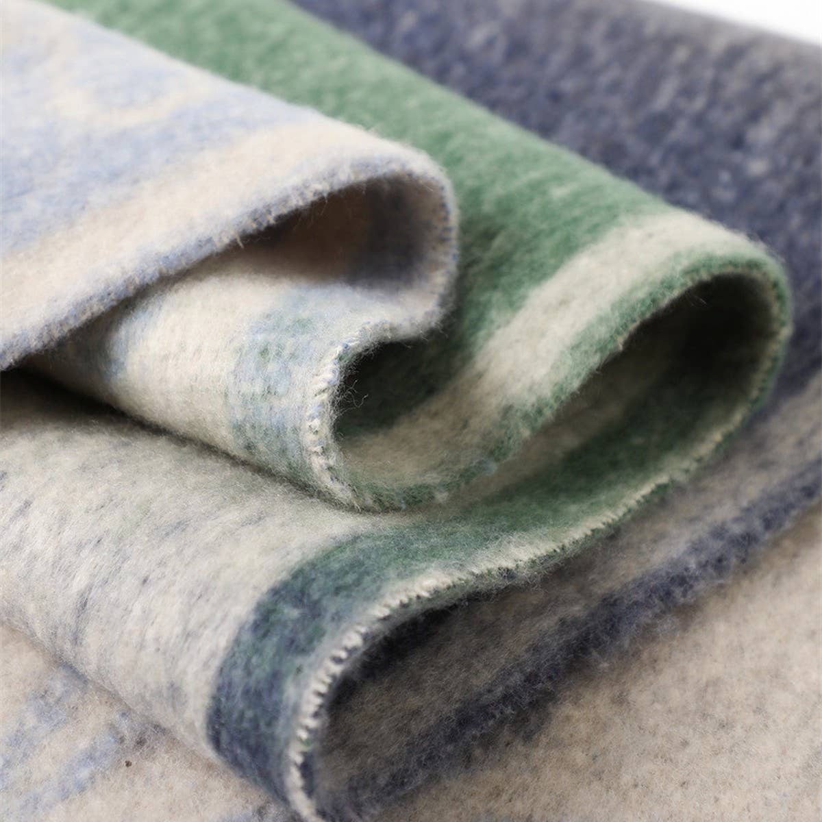 DOUBLJU - Wholesale Scarf - Women's - VINTAGE FLORAL PATTERN GRADIENT WARM SCARF_CWASC030616