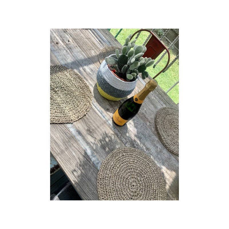 Paloma Black (Casa Natura Design, S.L.) - Vendita all'ingrosso Tovagliette - Sottopiatto Rotondo in Giacinto d'Acqua Naturale Intrecciato a Mano8