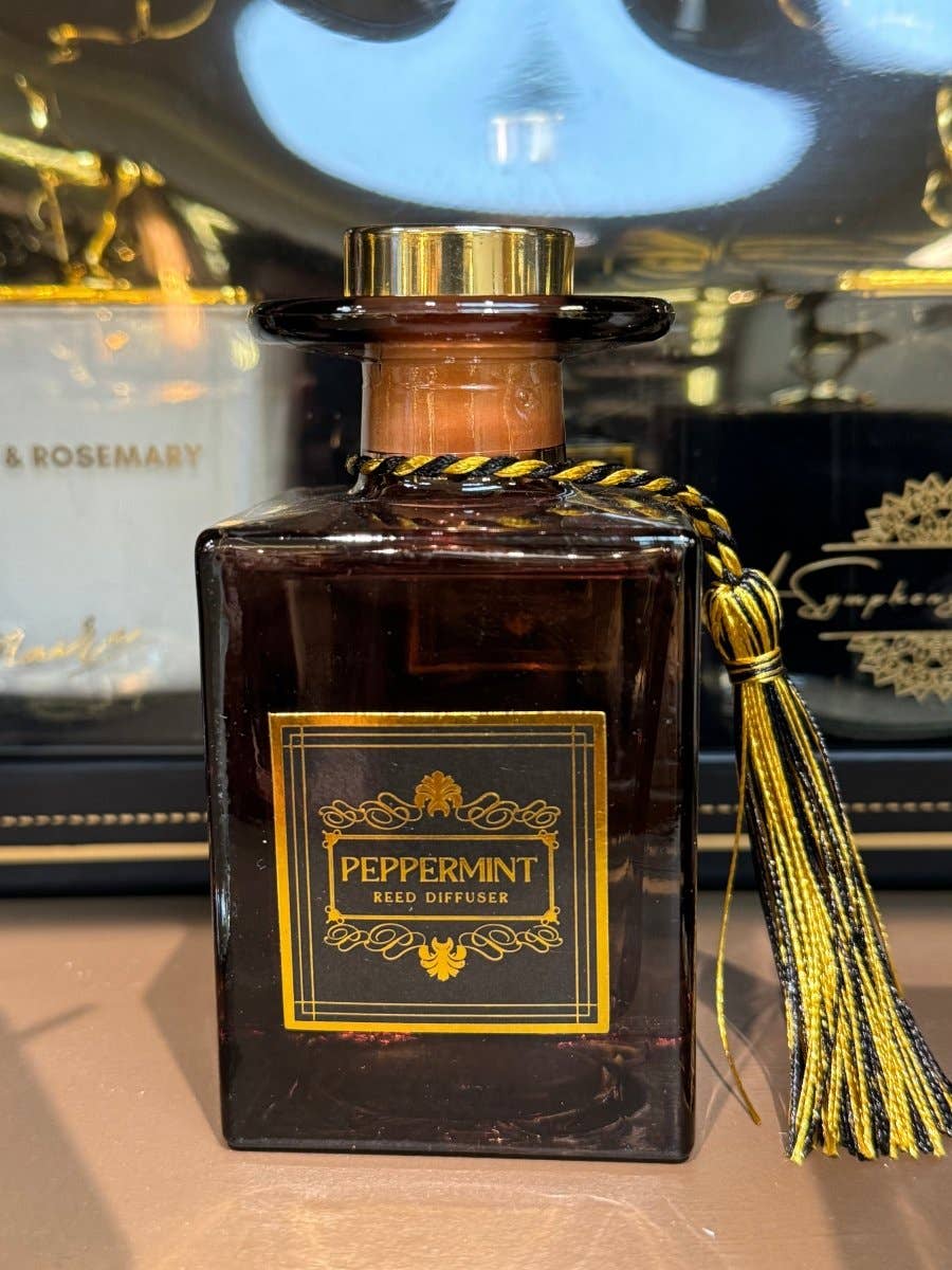 Nairu - A Wellness Boutique - Wholesale Jar/Filled Candle - Winter Wonderland: Luxurious Candle & Diffuser Gift Set with Reindeer Lids2