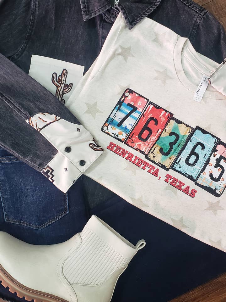 T-shirt graphique coloré avec plaque d'immatriculation avec code postal pour la vente par Ranch Swag