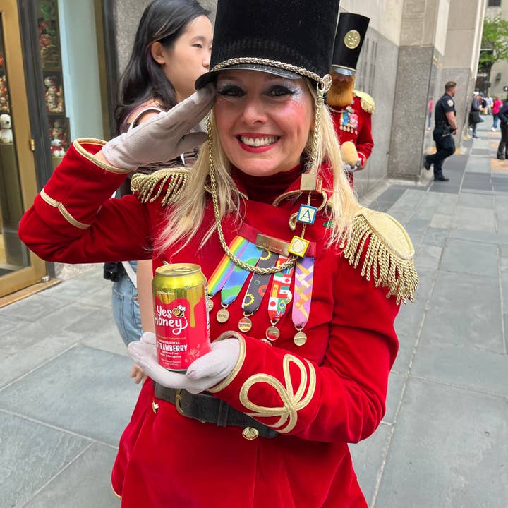 Yes Honey - Wholesale Soda/Carbonated Drink - Yes Honey- 100% Honey Sweetened Soda- Strawberry 4