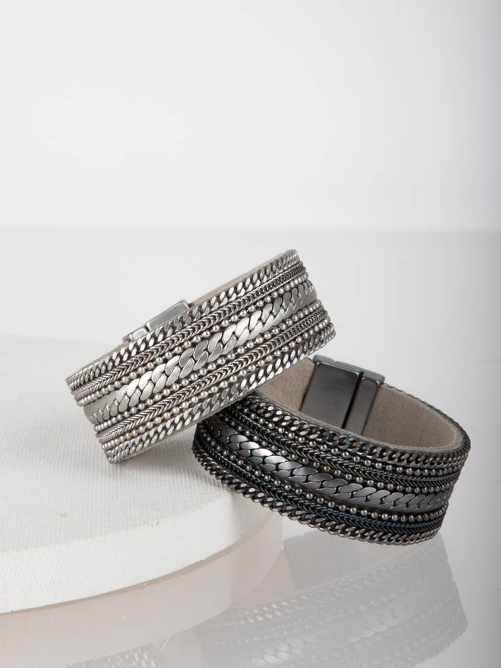 Bracelet en cuir Dainty Chains pour la vente par SAACHI