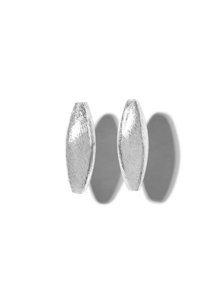 Clous d'oreilles Zeppelin en argent pour la vente par JAREDJAMIN