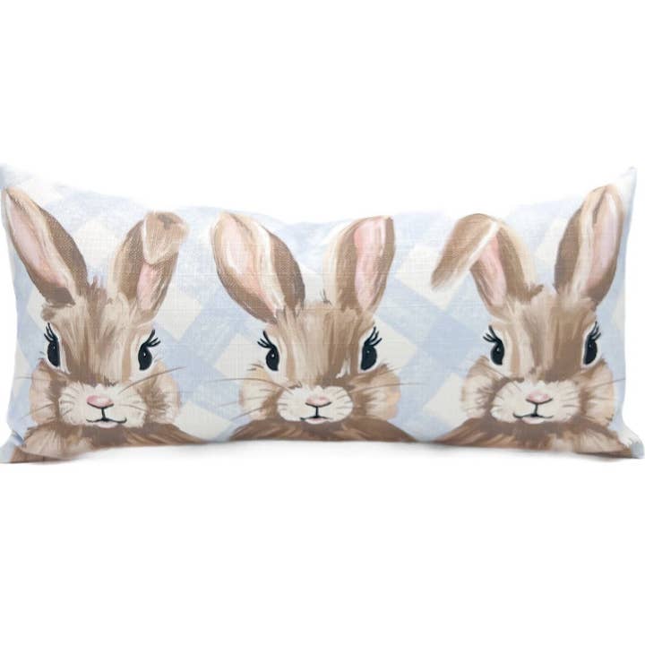 Blårutiga kaniner påskkudde för wholesale av Rachel Brooks Design, LLC