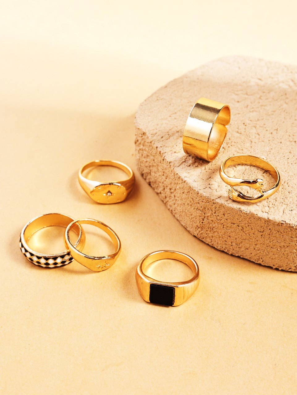 Katinki – wholesale Smycken – Vintage minimalistisk kollektion av guldringar2