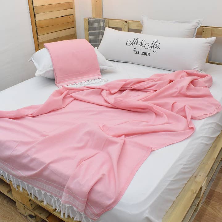 Couverture de canapé rose turc douillette pour la vente par Organic Turkish Towels