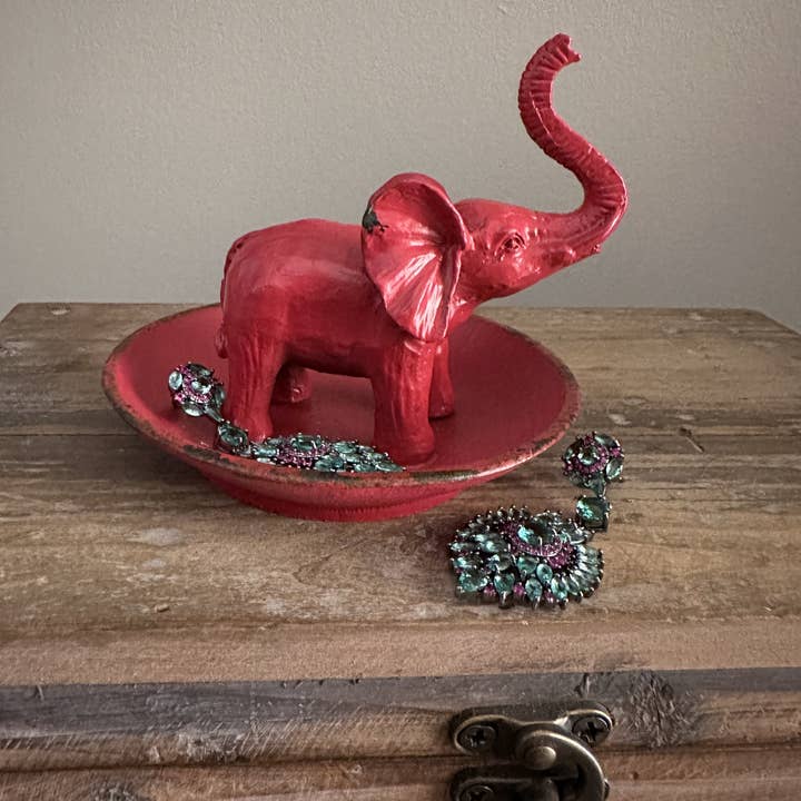 Vagabond Vintage – wholesale Jewellery dish – Pewter Elephant Ring Dish in Red