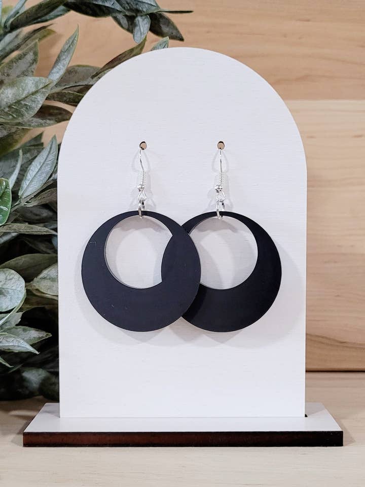 Boucles d'oreilles Grace - noires pour la vente par Jolie Mae Collections