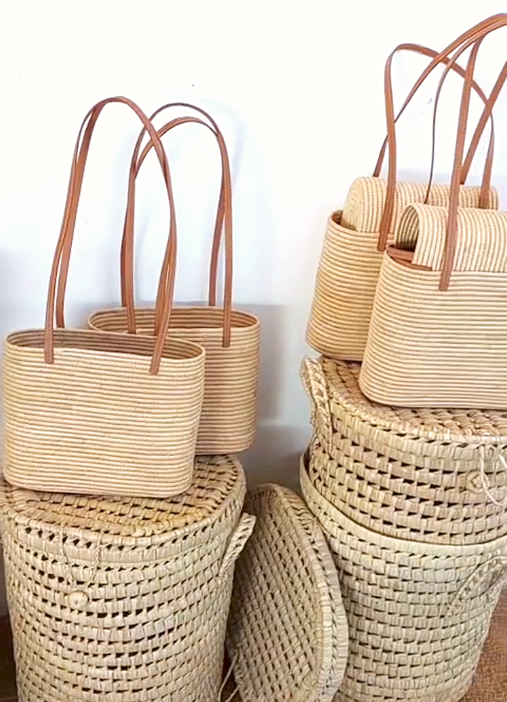 MARRAKECH METACRAFT LTD - Wholesale Tote Bag - Women's - Small Raffia Basket with Leather Handles4