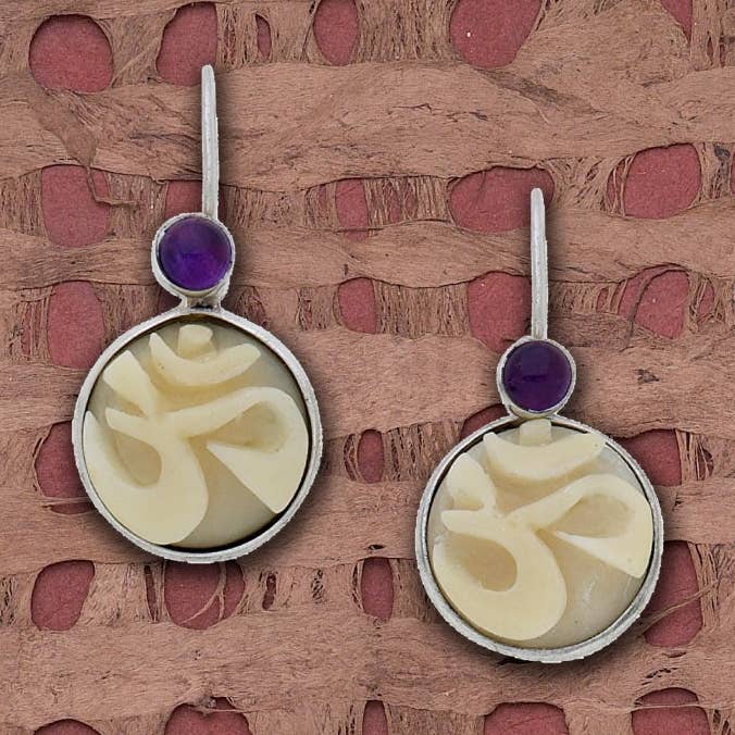 Tagua Nut „Om“ mit Amethyst Cabs Ohrringen für den Großhandel von Tidepool