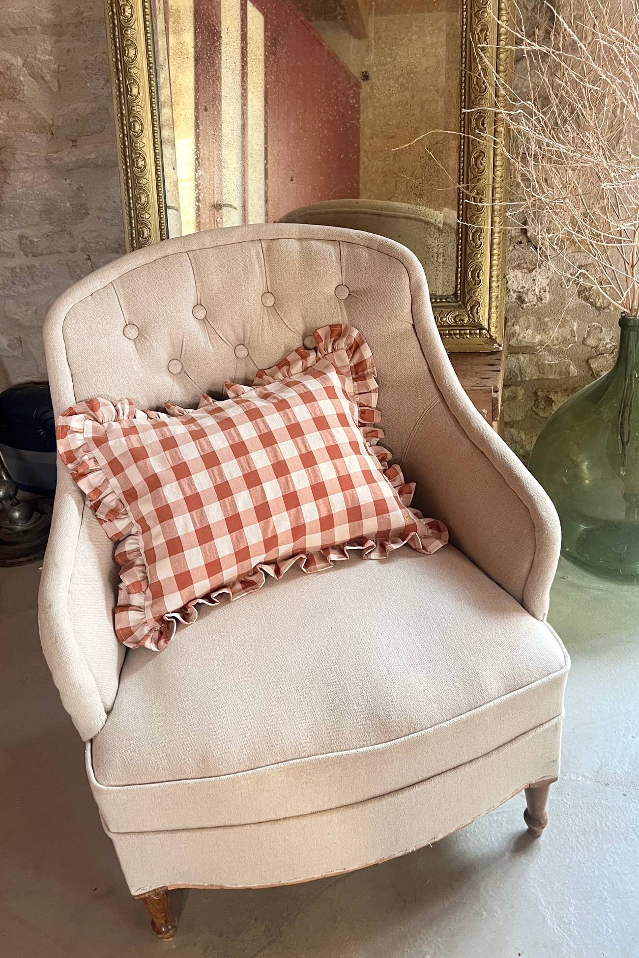 BARNABÉ AIME LE CAFÉ - Wholesale Decoratief kussen - Rechthoekig kussen in ruitstof met ruches en borduurwerk14