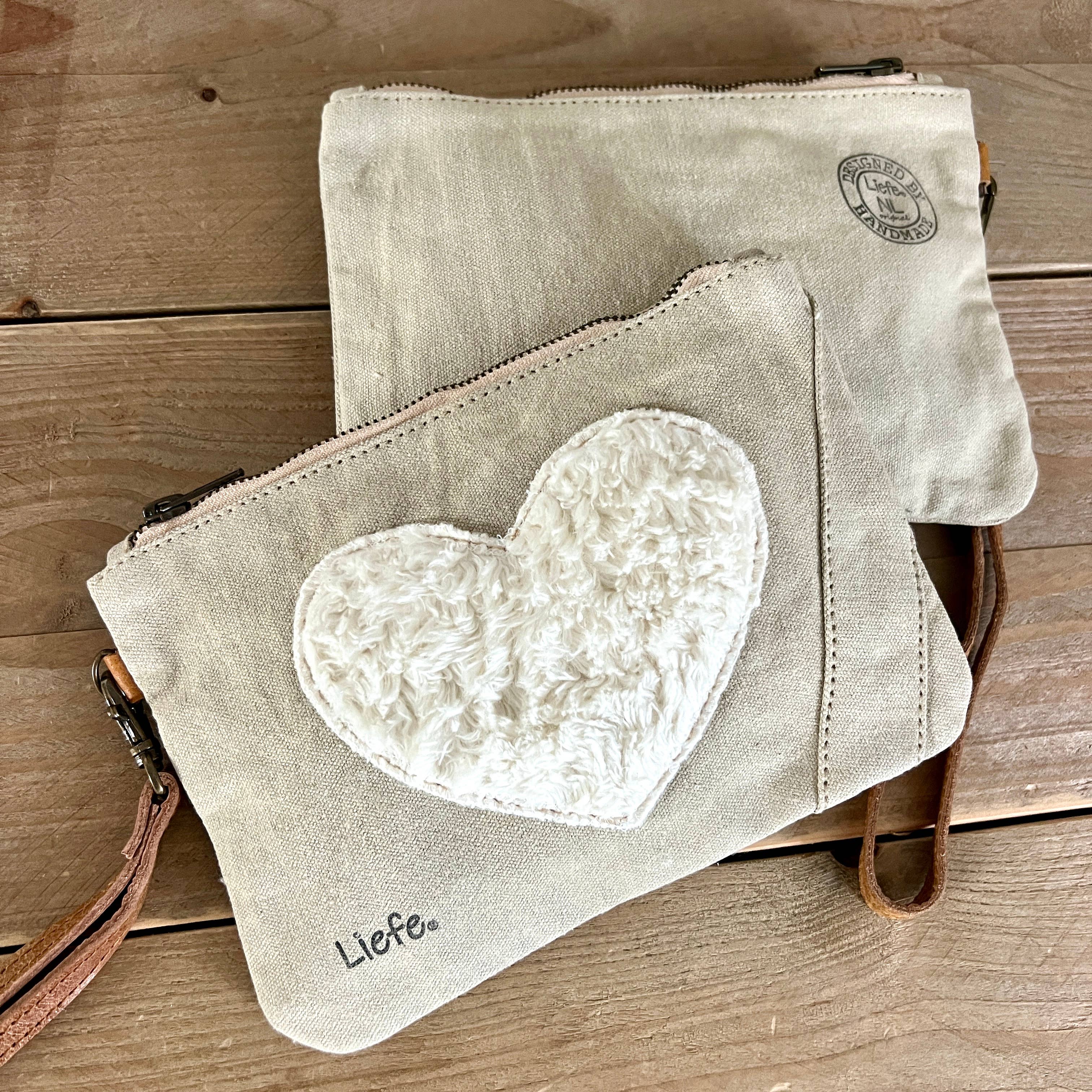 Liefe NL - Vente Pochette – femme - Pochette Teddy cœur en toile recyclée vintage claire1