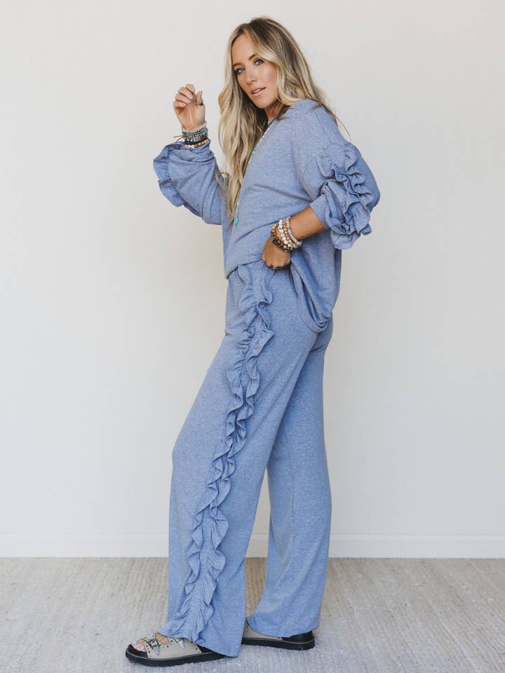 Ensemble douillet à volants - denim pour la vente par Three Bird Nest