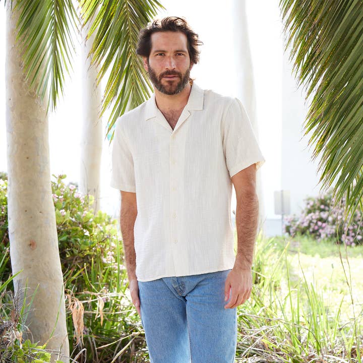 Camisa de Manga Curta com Gola de Campanha em Tecido Texturizado - Bege por atacado de PX