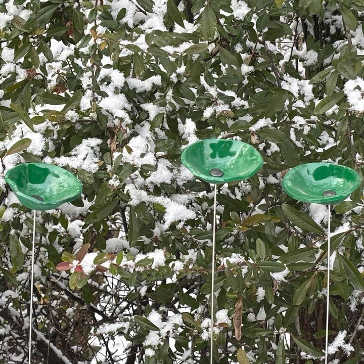 CARNEOL GLASS - Wholesale Garden/Lawn Stake - Small Glass Flower For Outside In Green1