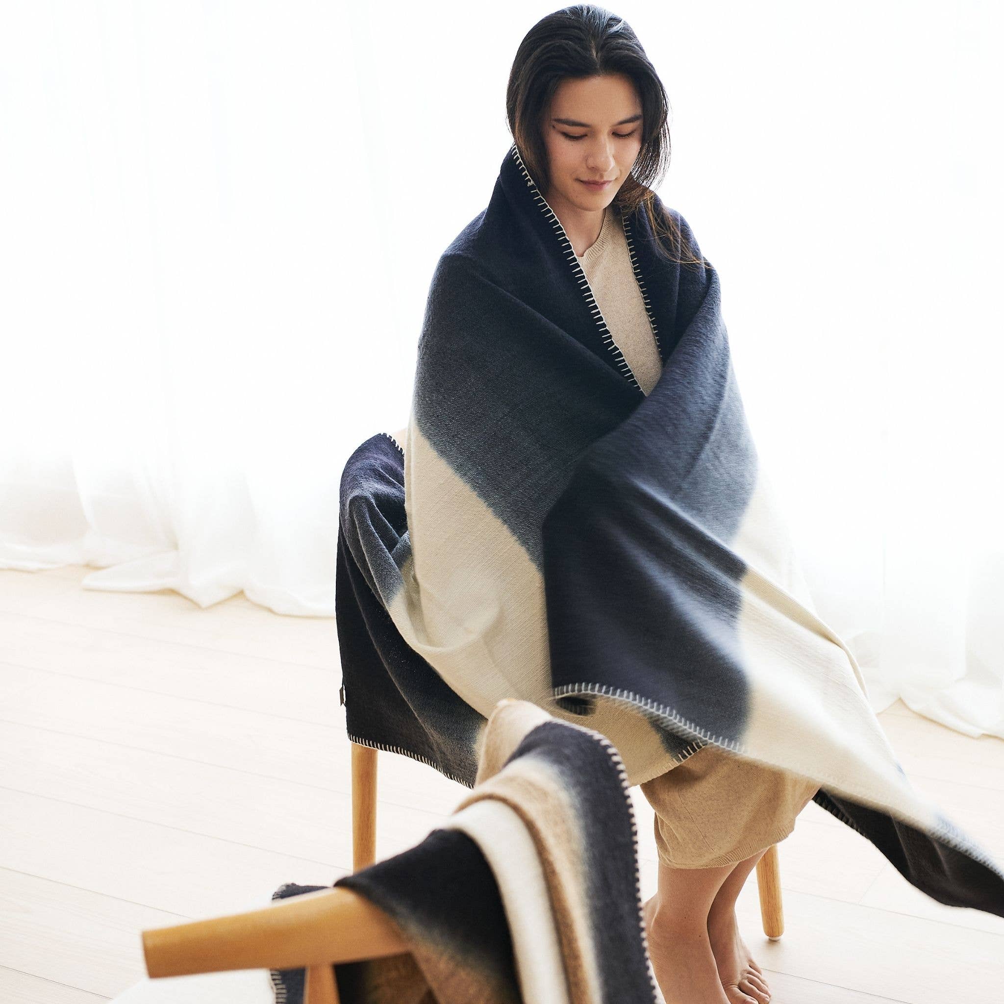 Variously – wholesale Throw blanket – Classic Modern Artisanal Ink Black Throw Soft Plush Merino4