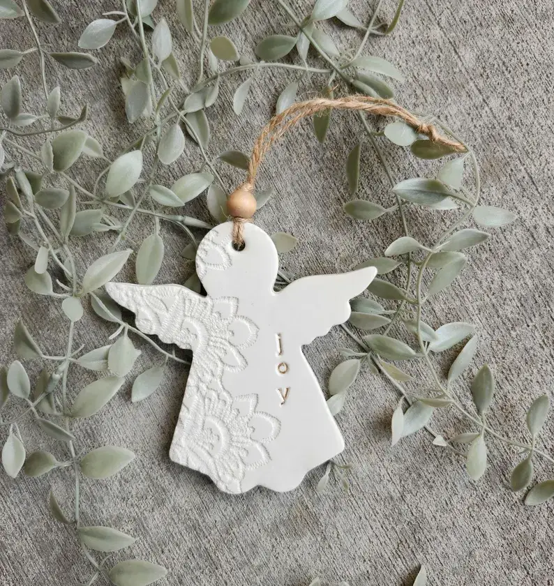 All the Things MN - Vente Objets de décoration - Ornement d'Ange en Argile Fait Main : Décoration de Noël Personnalisée1