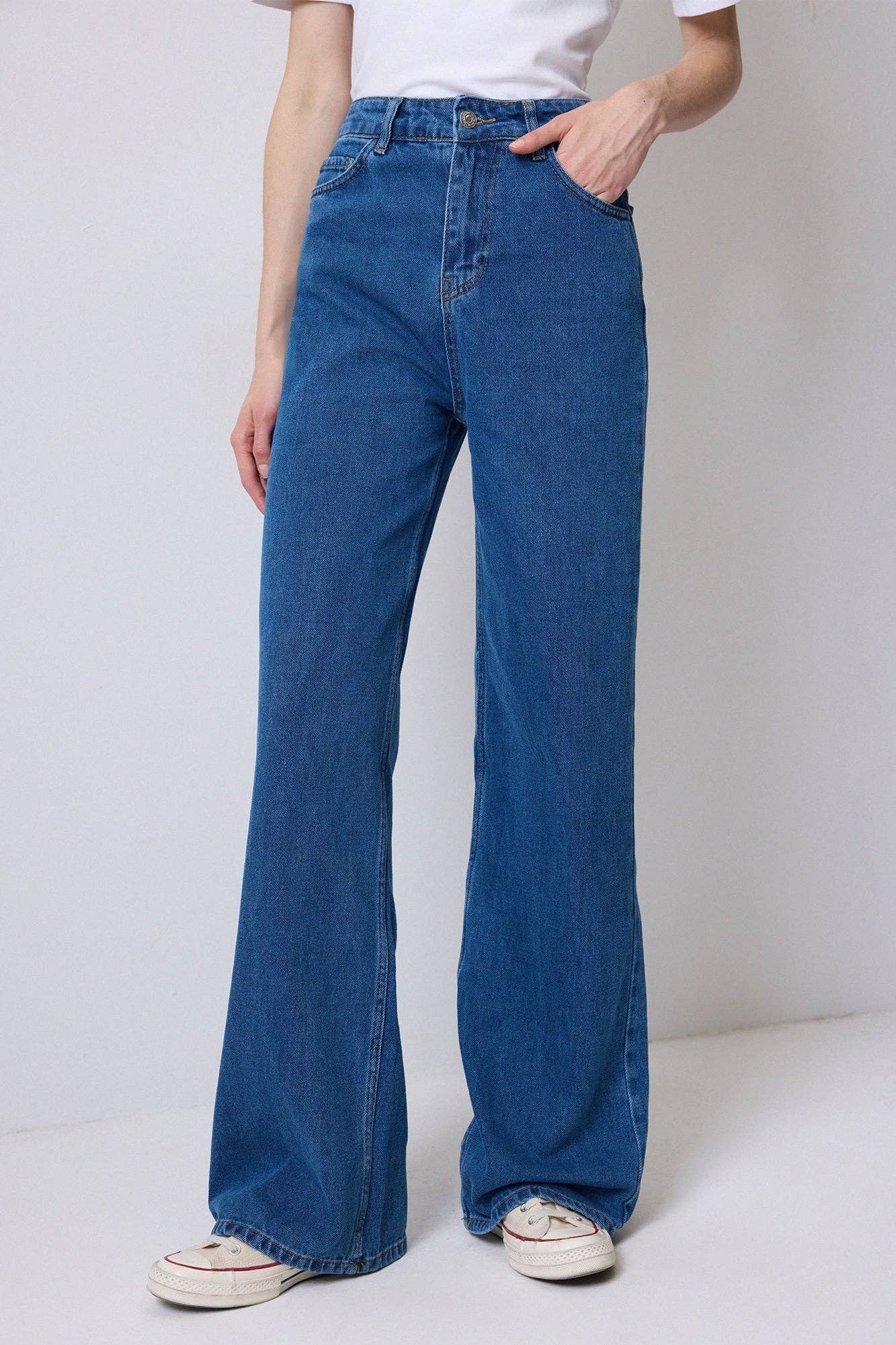 HIGH-RISE VINTAGE WIDE LEG DENIM JEANS for wholesale on Faire1