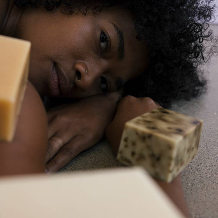 SUMMER SOLACE- Regenerative Tallow Beauty – Engroshandel Sæbestykke – Sea Change tangsæbebar – Neroli & blæretang, 140 g1