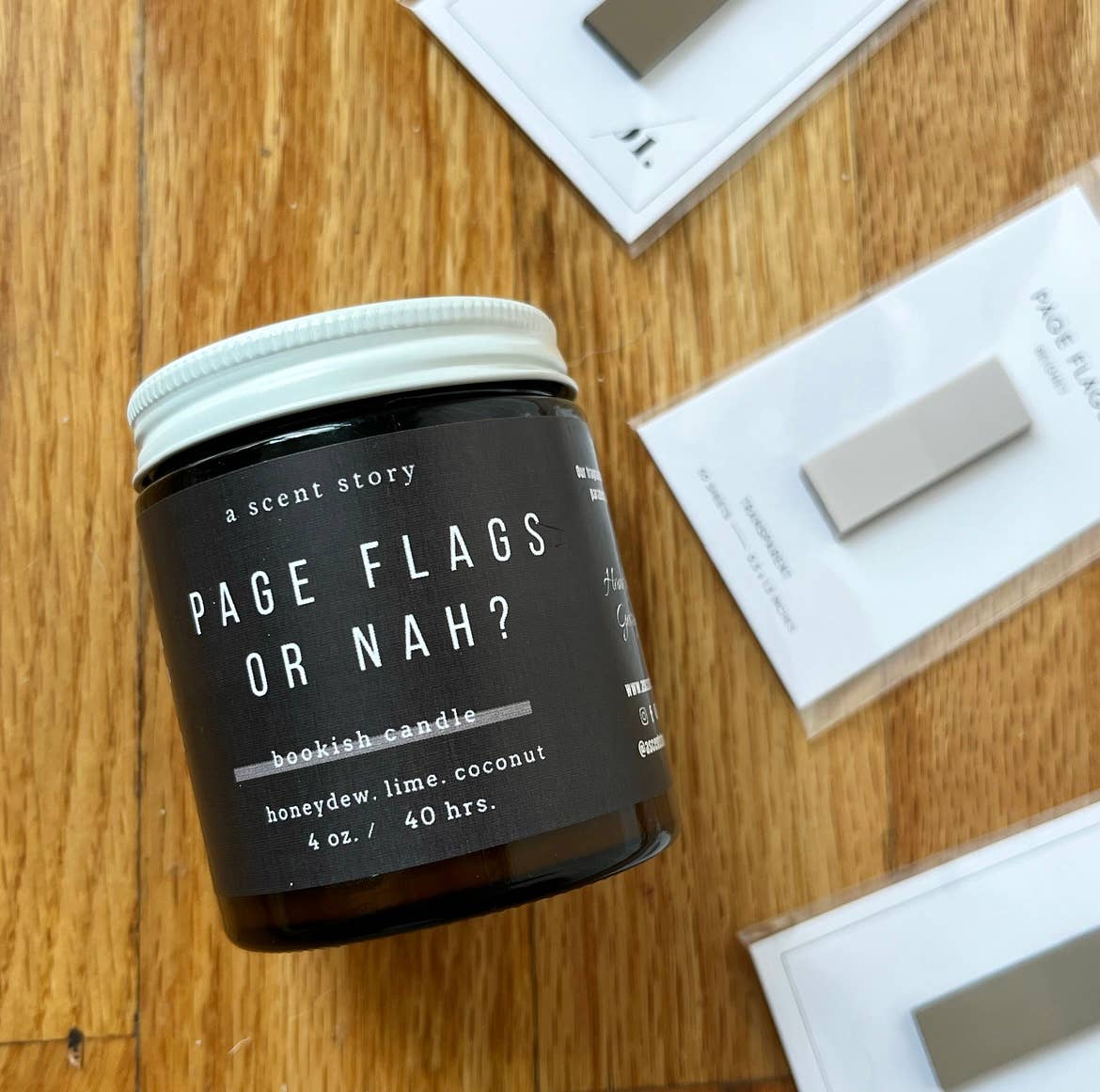 A Scent Story Candle Co – Vela em jarro/copo por atacado – Bandeiras de página ou não? | Vela Bookish | Cera de Soja, 4 oz0